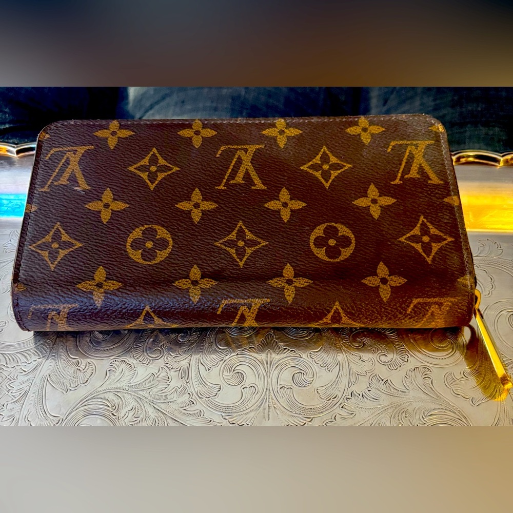 Louis Vuitton monogram zippy wallet
Authentic
